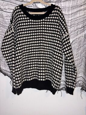 Forever 21 Black and Cream Grid Pattern Knit Sweater